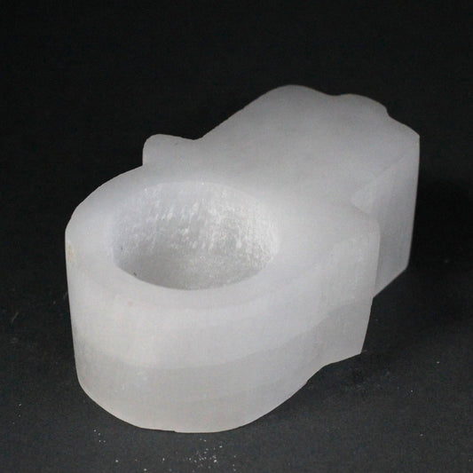 Selenite Hamsa Candle Holder. Size: width 10cm, Lengh 6.5cm, Height 3.5cm.