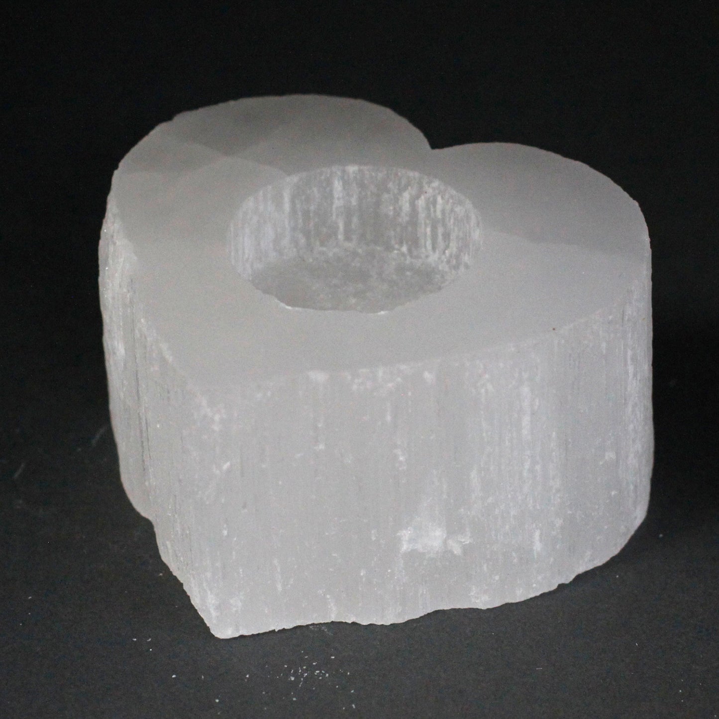 Selenite Heart Candle Holder. Size: width 9cm, Length 8cm, Height 5cm.