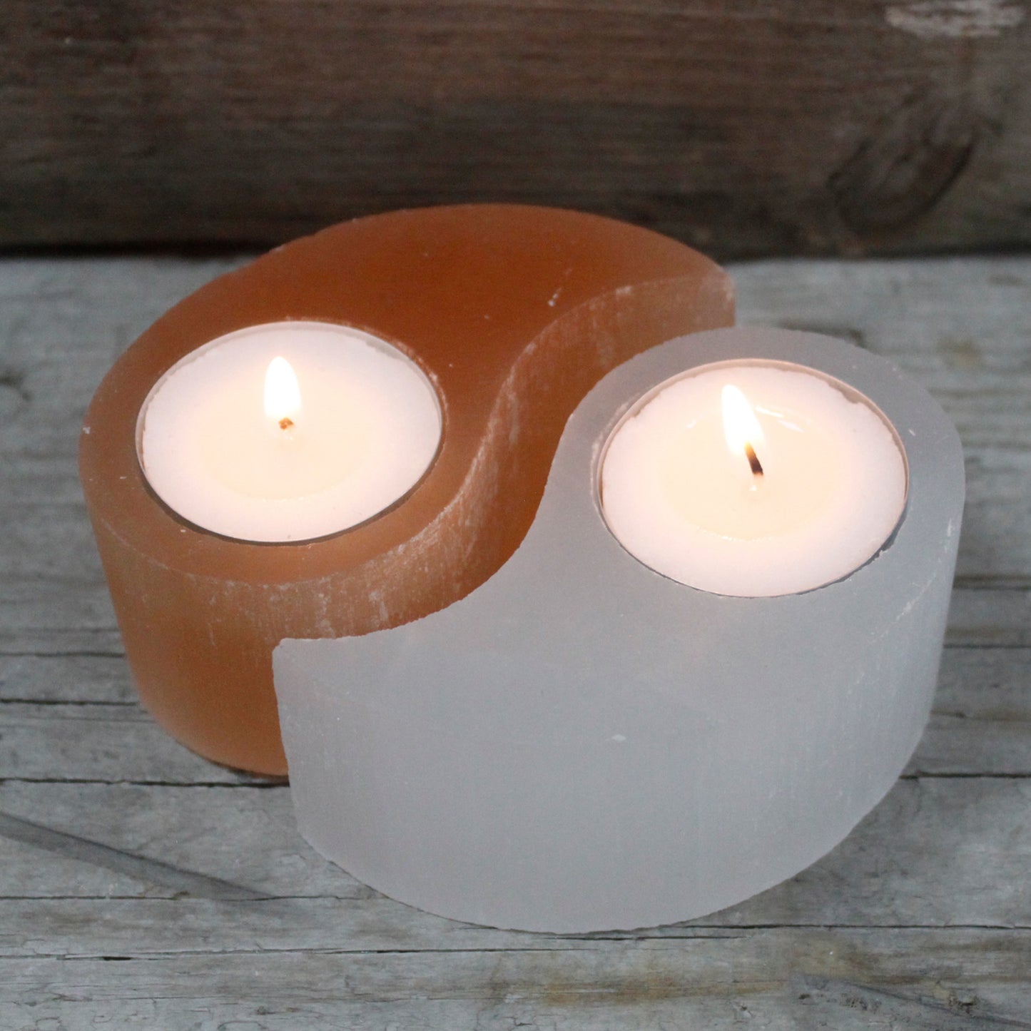 Selenite Ying Yang Candle Holder. Size: width 10cm, Length 8cm, Height 4cm.