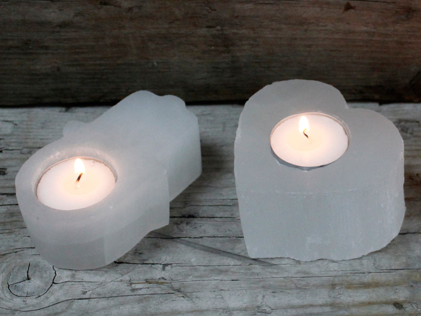 Selenite Heart Candle Holder. Size: width 9cm, Length 8cm, Height 5cm.