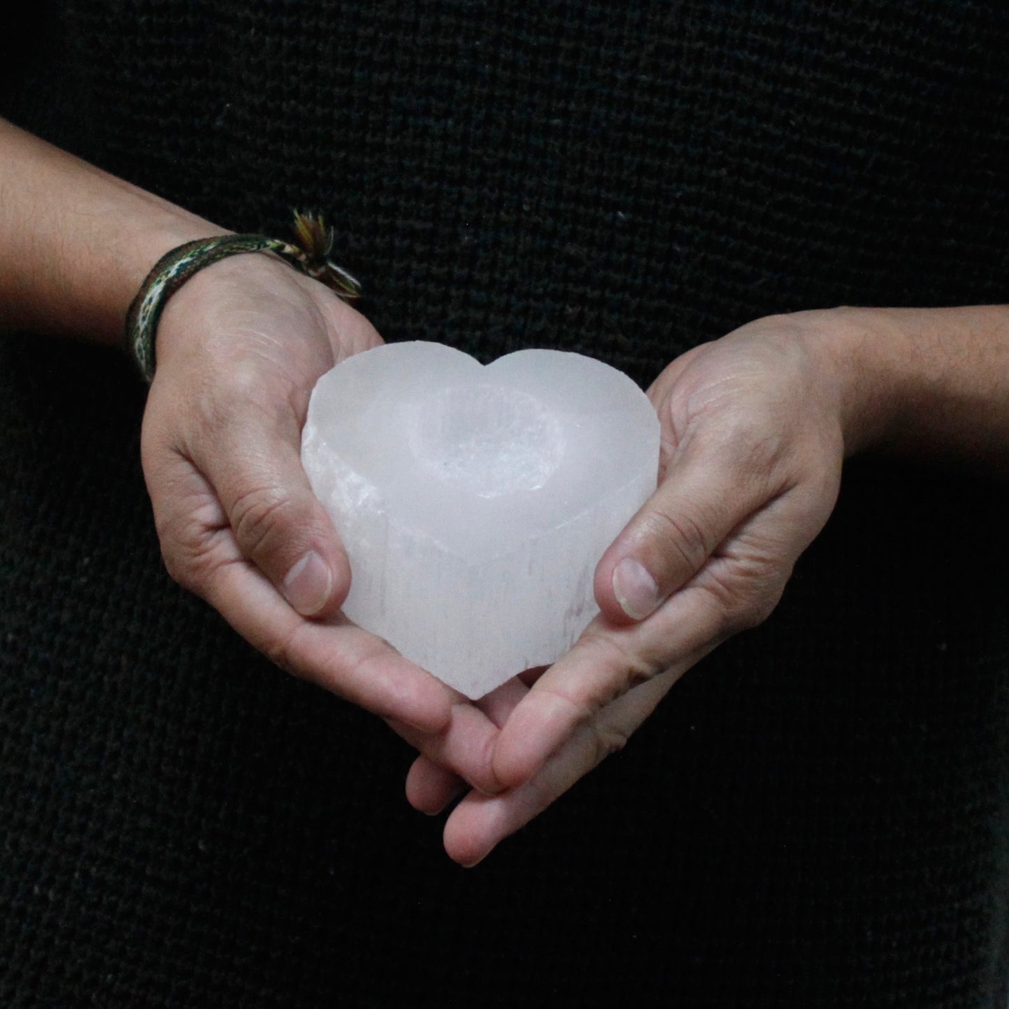 Selenite Heart Candle Holder. Size: width 9cm, Length 8cm, Height 5cm.